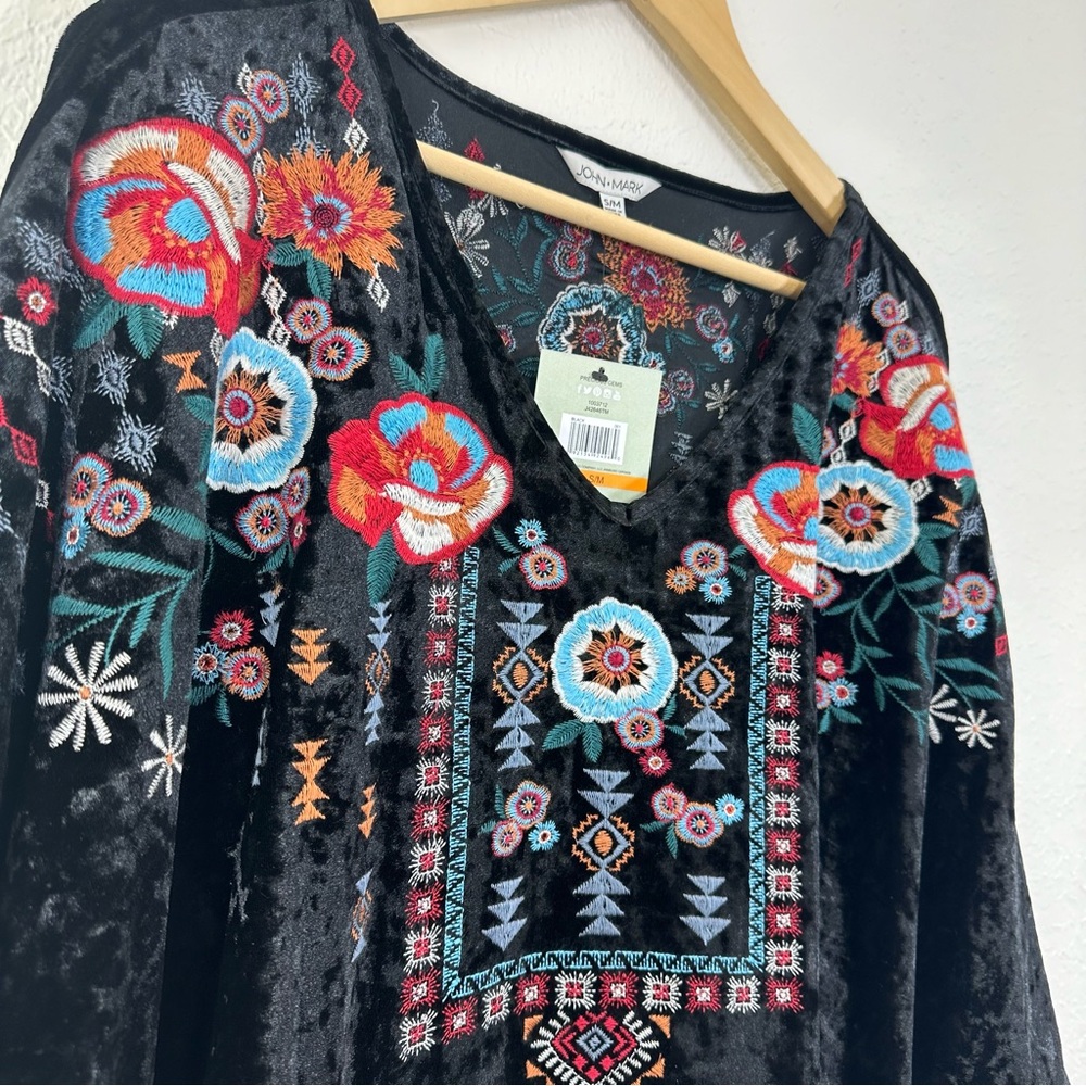 John Mark Womens Boho Black Velvet Bat Wing Top Sz S/M Floral Embroidered NWT - Picture 2 of 9